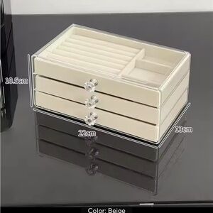 Chic White Jewelry Organizer with Clear Lid and Multiple Compartments
0225